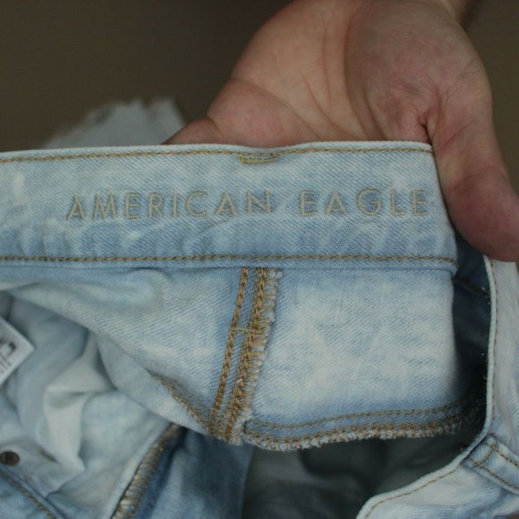 American Eagle High Waist Mom Jeans Women's Size 6 Fray Hem Distressed Denim - Picture 7 of 9